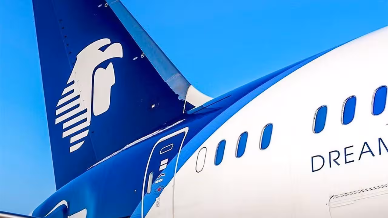 Sobrecargos de Aeroméxico avalan contrato colectivo de trabajo