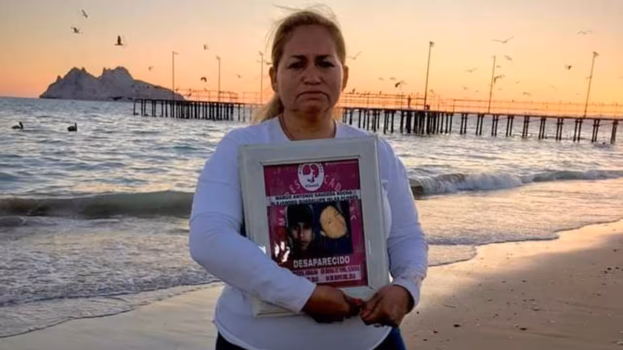 AMLO señala a Ceci Flores de conservadora: “no se debe de traficar con el dolor humano”