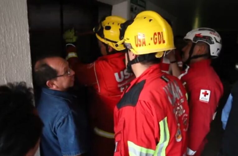 Elevador colapsa desde quinto piso con 10 atletas en Guadalajara