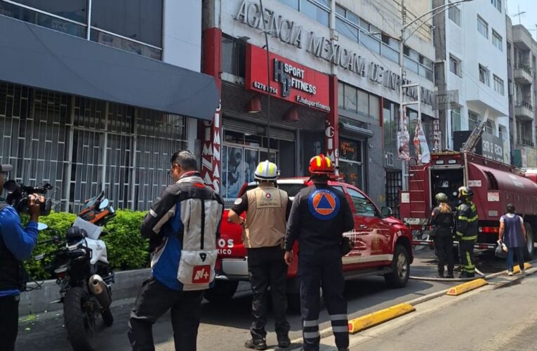 Desalojan edificio por incendio de basura en la Avenida Cuauhtémoc