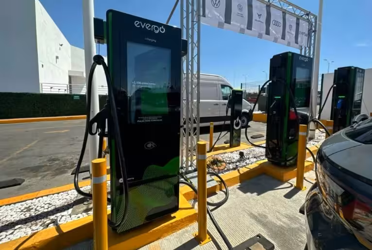 Las organizaciones deben electrificar sus flotillas ¿cómo hacerlo?