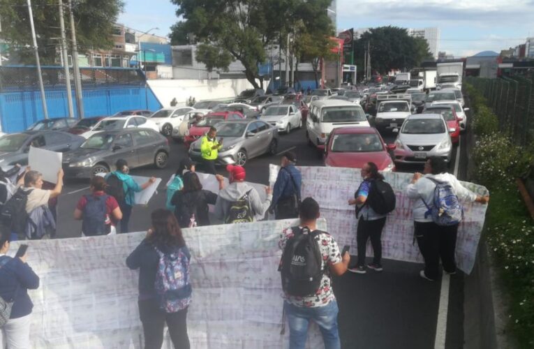 Realizan bloqueo en ambos sentidos de la Calzada de Tlalpan