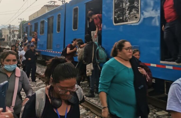 Caos por suspensión temporal del Tren Ligero