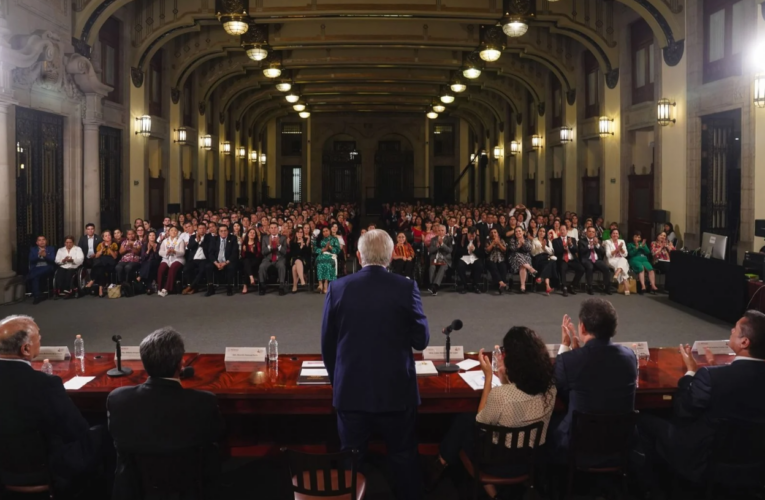 El “besamanos” final de senadores y diputados de morena, y sus aliados del PT Y PVEM, a López Obrador