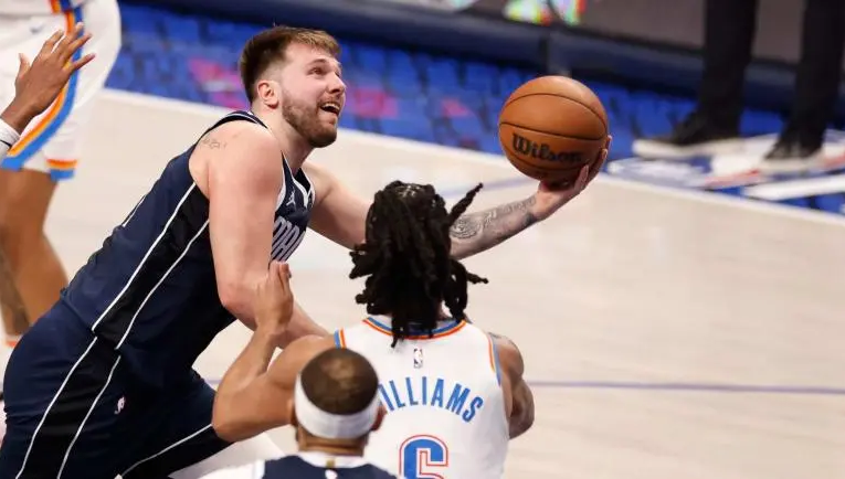 Doncic brilla y los Mavs se ponen arriba en la serie ante el Thunder