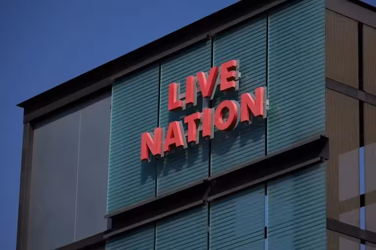 EE. UU. denuncia a Live Nation, dueña de Ticketmaster, por monopolio ilegal en la venta de boletos