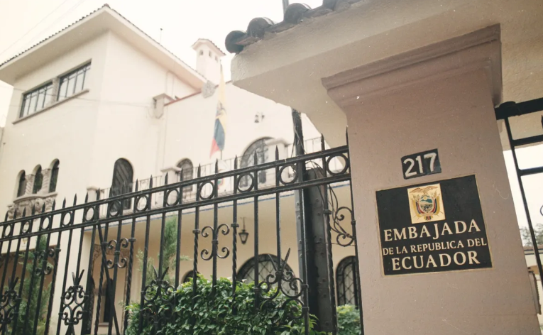 En medio de la crisis diplomática, el Gobierno de Ecuador ordenó cerrar sus consulados en nuestro país