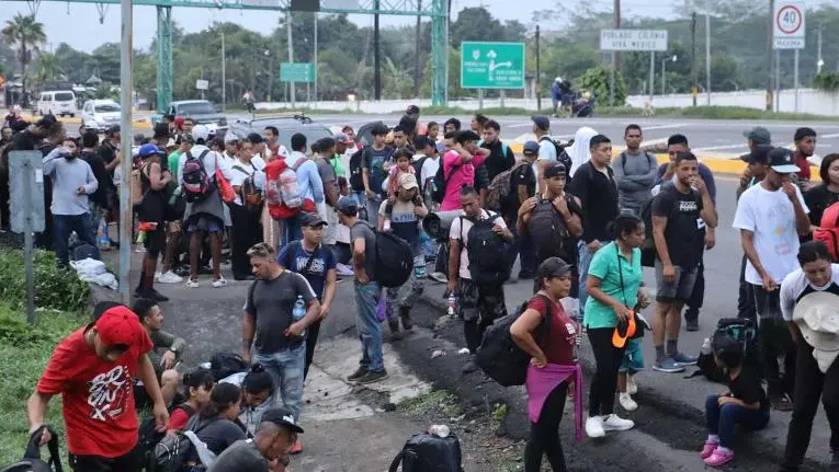 Parte caravana migrante desde Tapachula como presión antes de elecciones