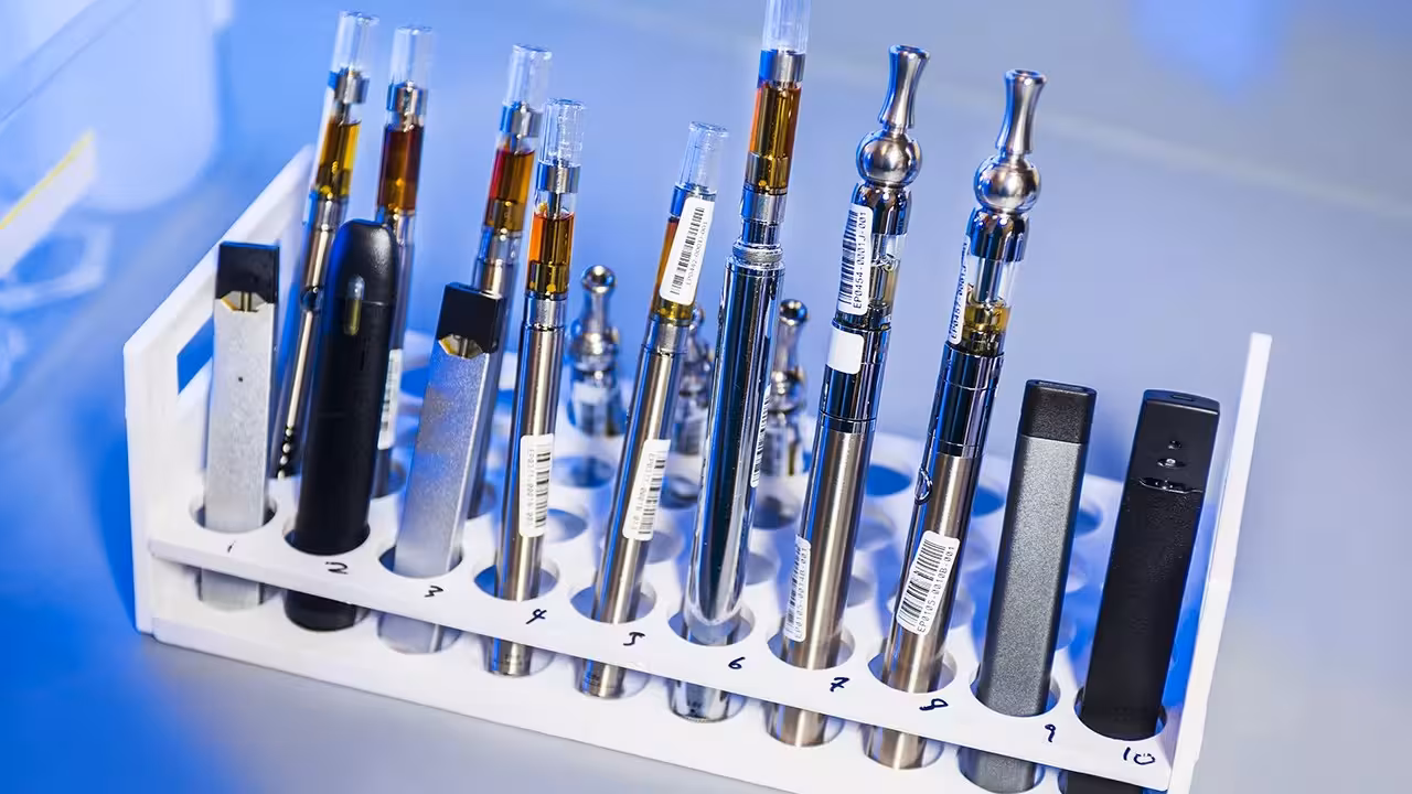 OMS pide a los gobiernos proteger a los jóvenes del tabaco y los cigarros electrónicos
