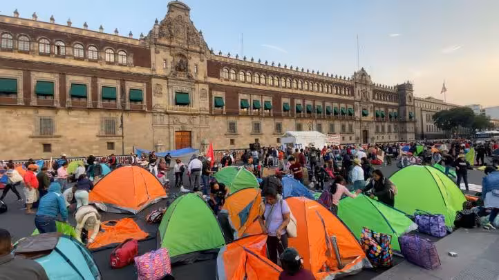 Sin problemas ni obstáculos, la “Marea Rosa” se manifestará en el Zócalo-CDMX; plantón de la CNTE se recorrerá a los costados