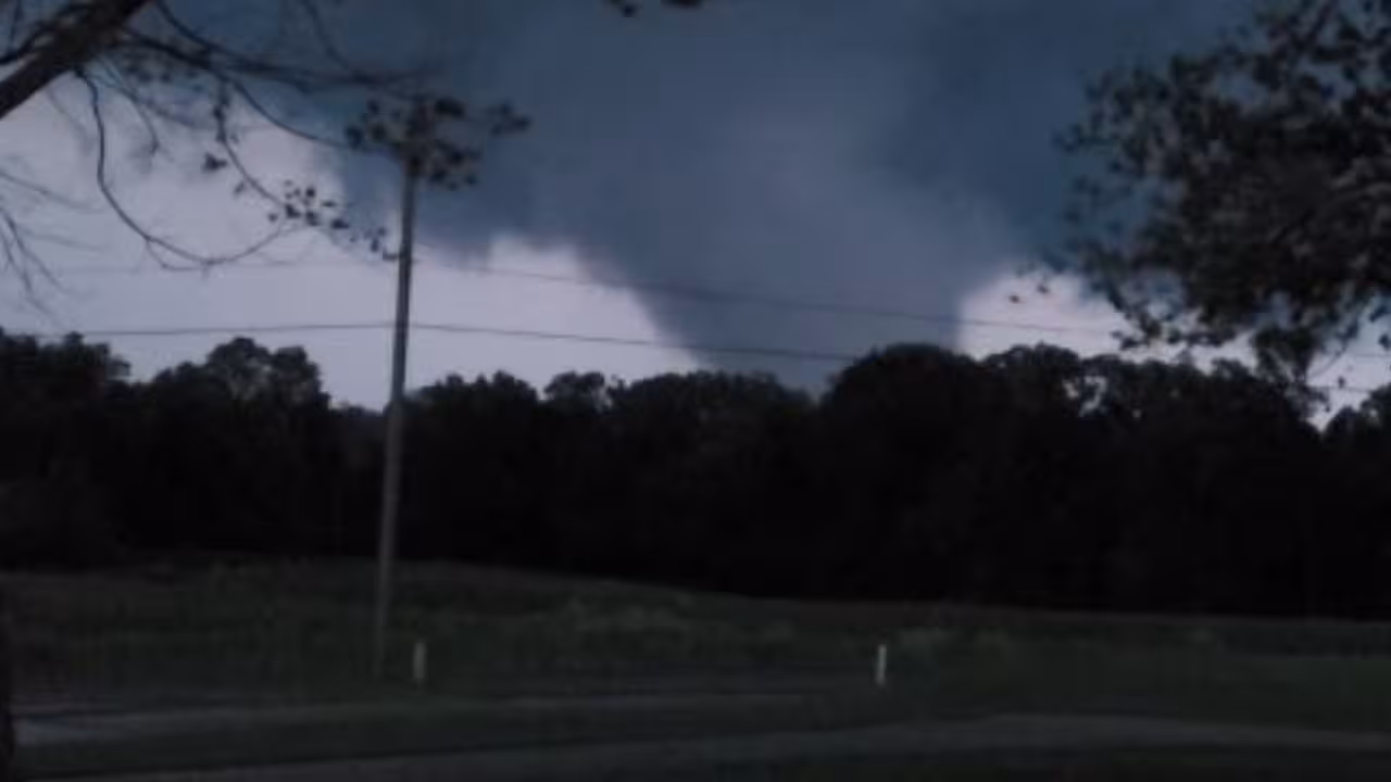 Serie de tornados en EUA dejan al menos 19 muertos