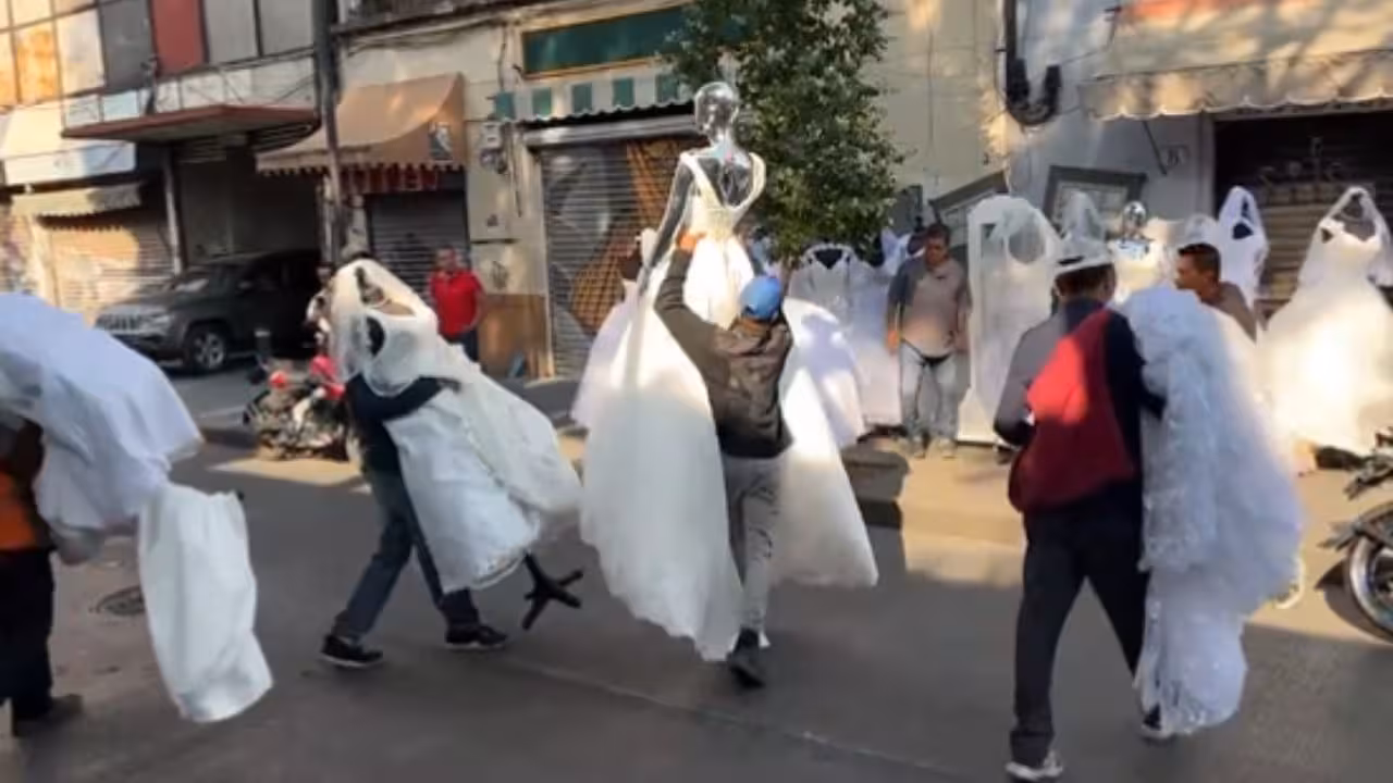 Desalojan locales de vestidos de novia en el Centro