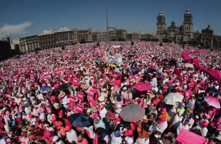 Pide AMLO a Marea Rosa que “le echen ganas“ y se repongan