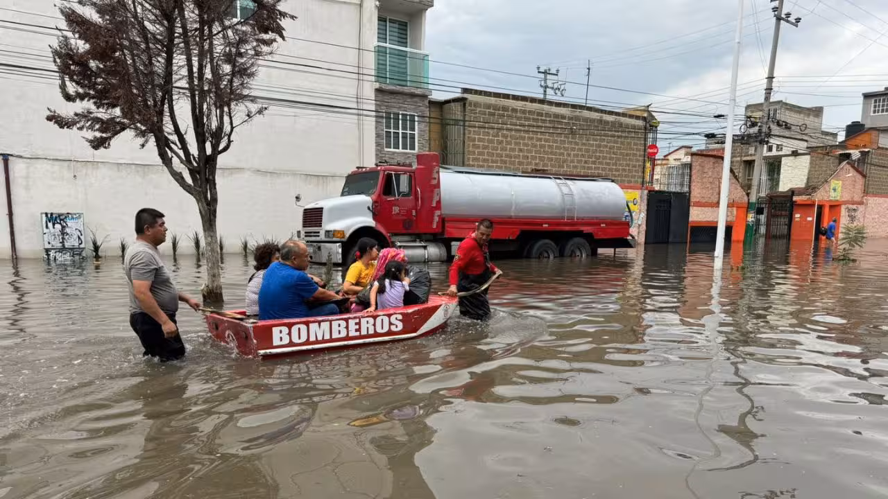 Inundación por canal desbordado afecta más de 400 casas en Rancho San Blas