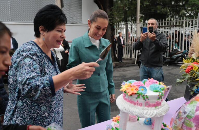 Sheinbaum celebra su cumpleaños 62 con vecinos de Iztapalapa