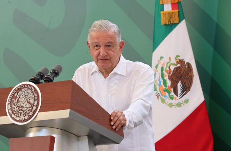 Andrés Manuel López Obrador se declaró satisfecho por los resultados de la elección federal dominical