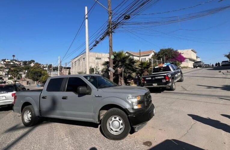 Atacan a tiros a director de policía y escolta de Rosarito