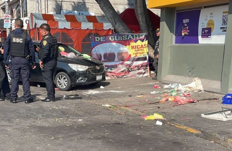 Conductor en estado de ebriedad choca contra puesto de tamales en Coyoacán