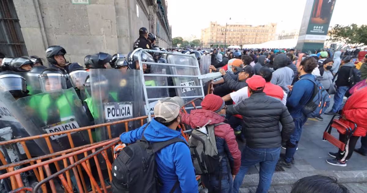 Disidentes de la CNTE volvieron a hacer de las suyas al dar otro portazo en Palacio Nacional
