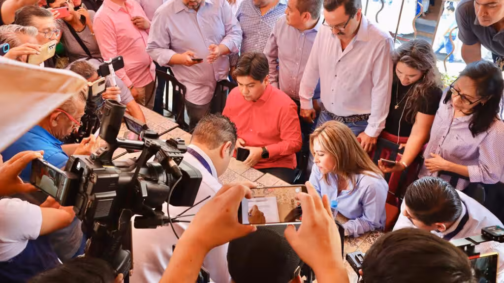 Fiscalía de Morelos interrumpe conferencia de Lucy Meza y anuncia investigación en su contra