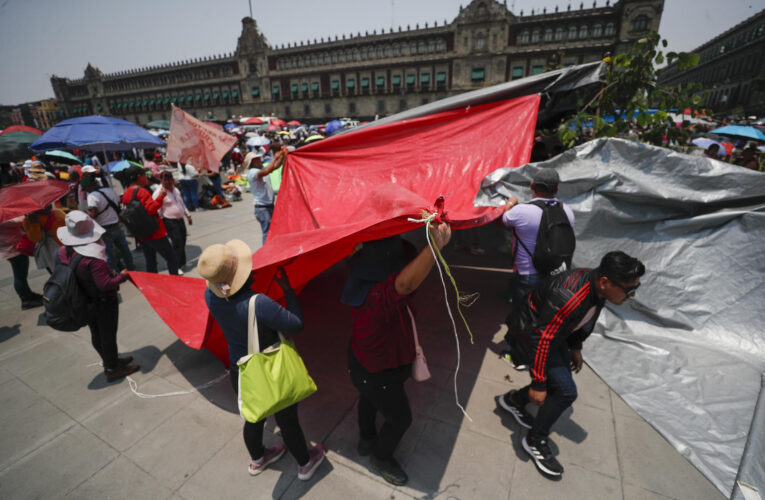 Maestros de la CNTE retiraron su plantón del Zócalo de la Ciudad de México con la solución a 8 de sus 12 demandas