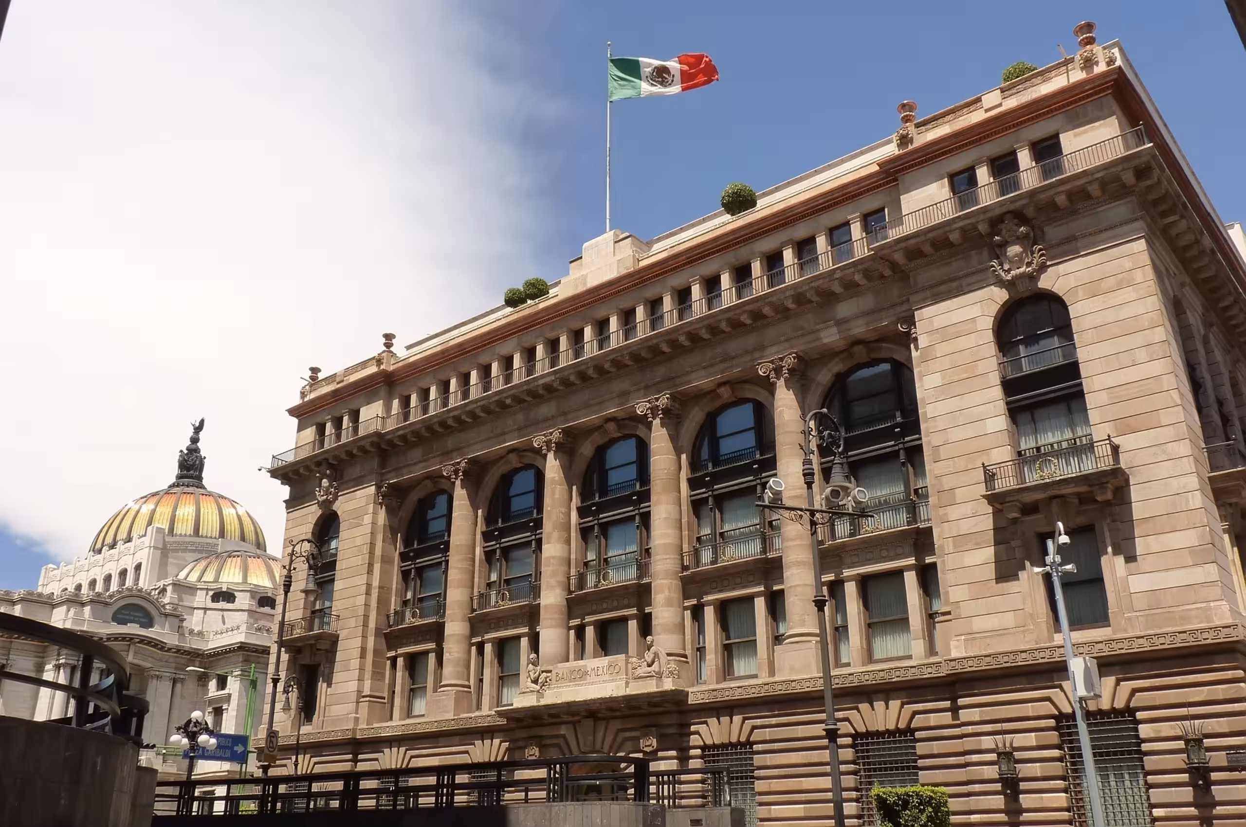 Mantiene Banxico tasa de interés en 11% ante repunte de inflación