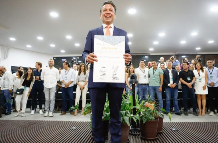 Pablo Lemus recibe constancia como gobernador electo de Jalisco