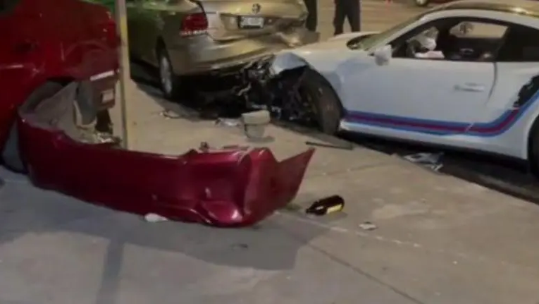 Porsche causa carambola con autos y autobús en Iztapalapa