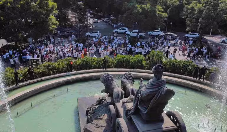 Aficionados del Real Madrid celebran el título de la Champions en CDMX
