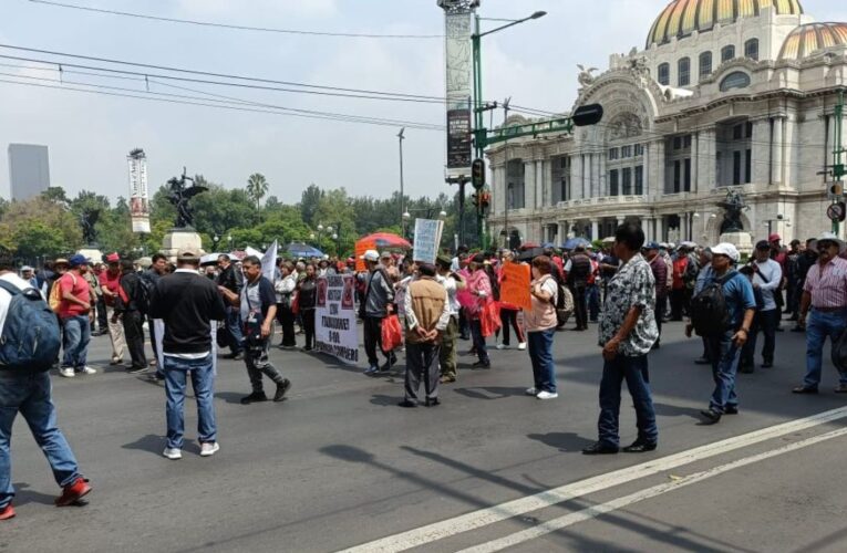 Manifestantes bloquean Eje Central y Av. Juárez