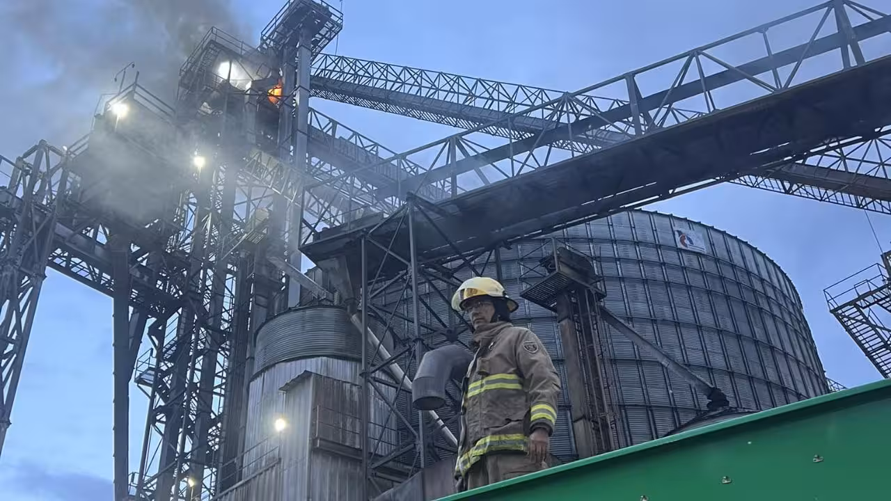 Incendio en almacén de semillas en Michoacán deja pérdidas millonarias