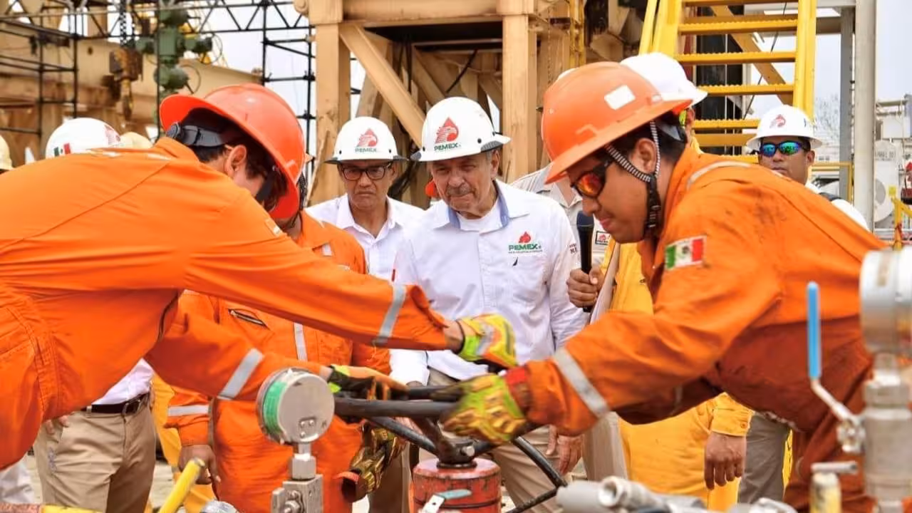 Refinería Olmeca alcanza los 100 mil barriles diarios de crudo