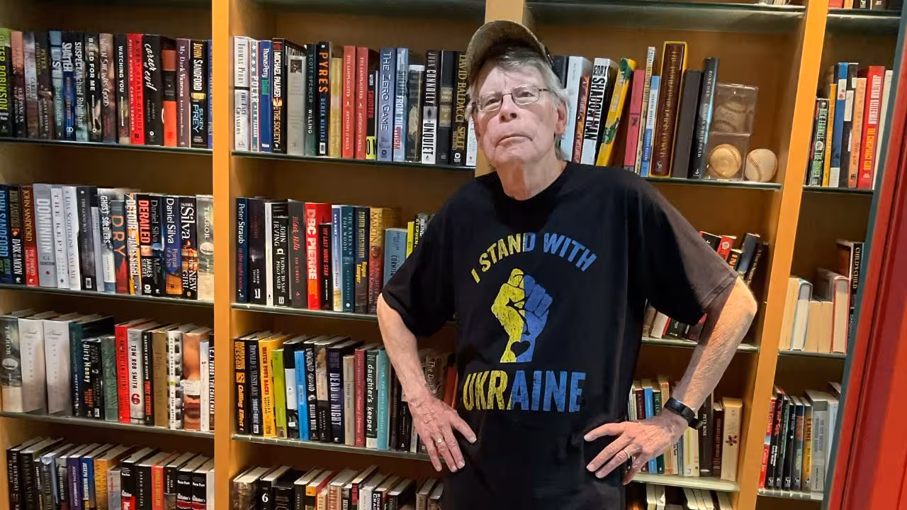 Stephen King pide a Biden no buscar la reelección