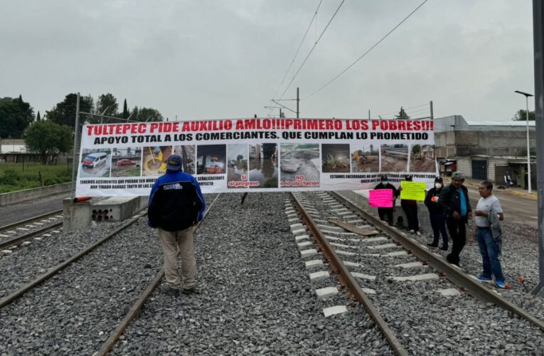 Habitantes de Tultepec detienen obras de Tren Suburbano