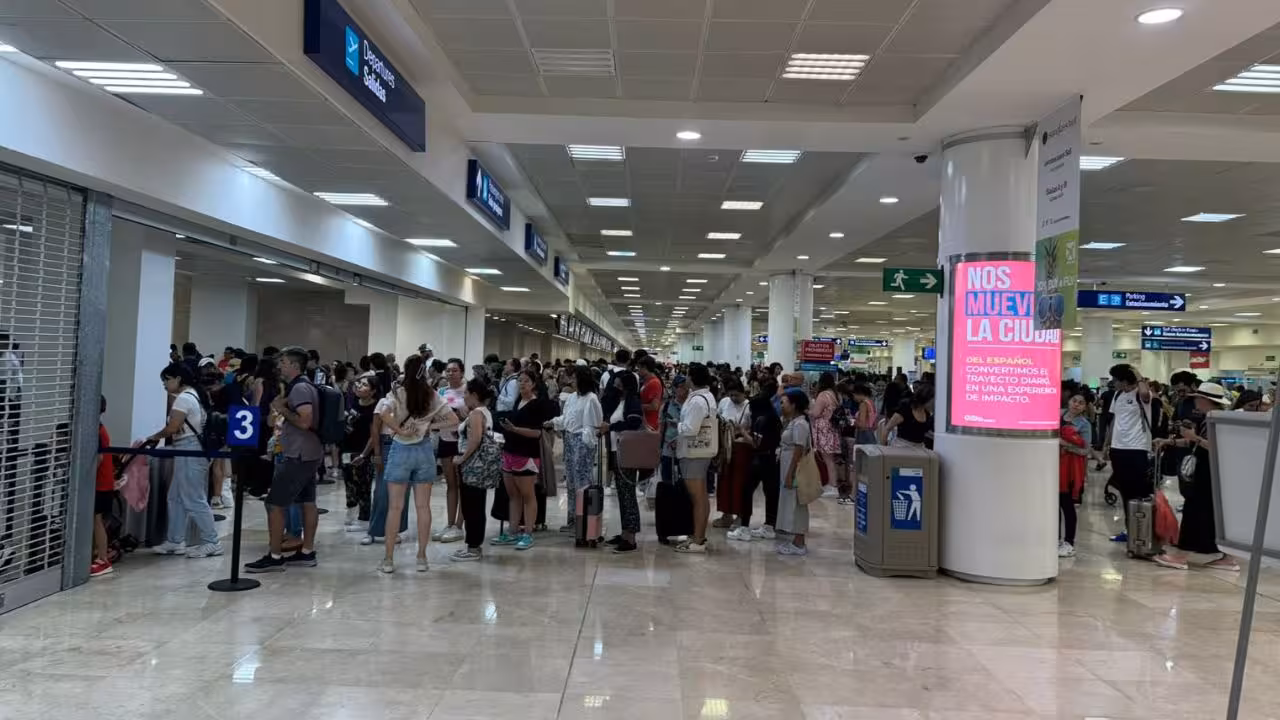 Cancelan 348 vuelos en Cancún por “Beryl”; Tren Maya para servicio