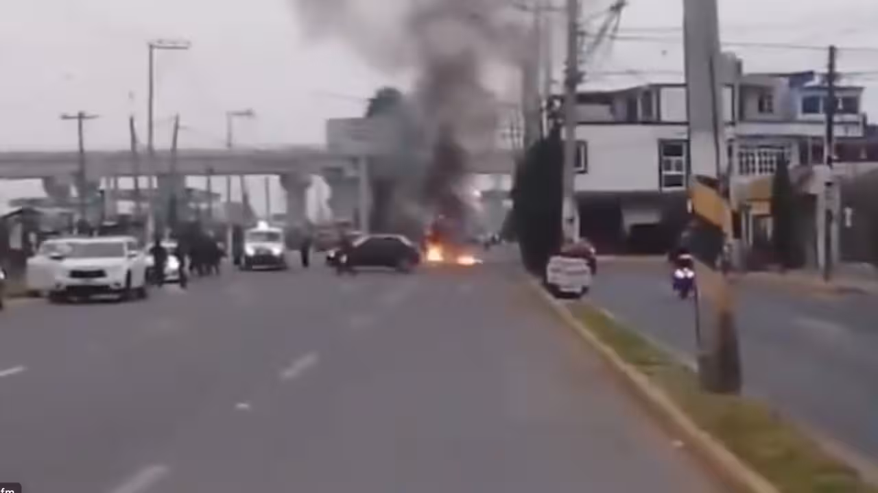 Habitantes de Tonanitla bloquean acceso al AIFA por pagos ejidales
