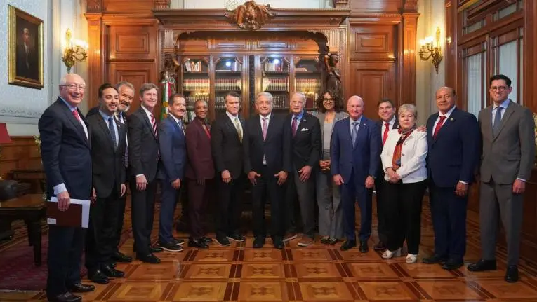 López Obrador se reúne con congresistas de EU en Palacio Nacional