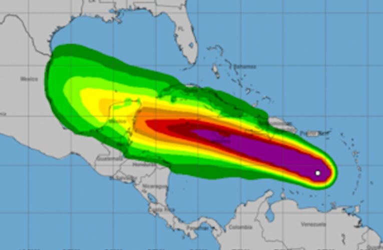 AMLO pide calma a Quintana Roo ante llegada de ‘Beryl’