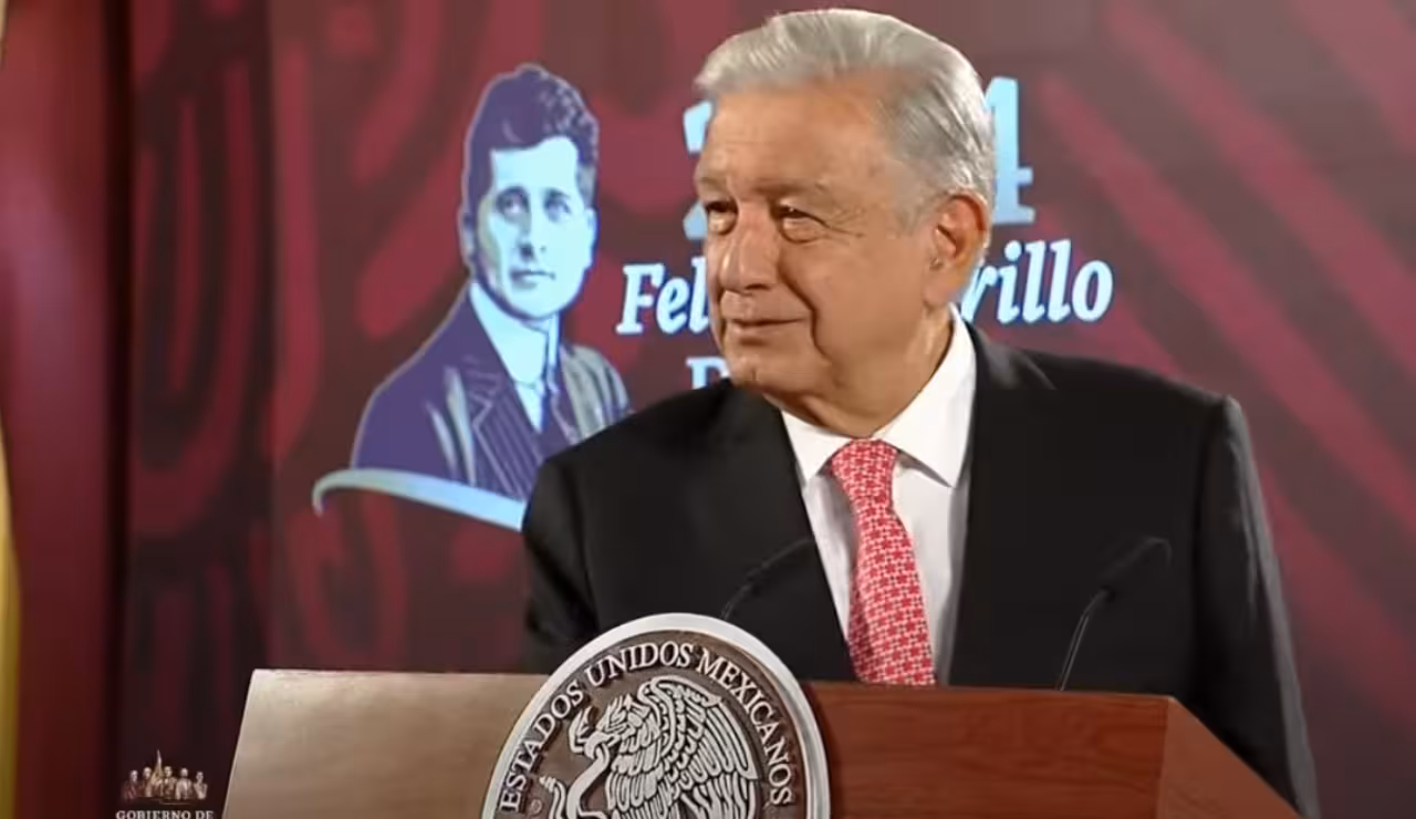 AMLO aplaude que juez revocara orden para nombrar a magistrados del TEPJF