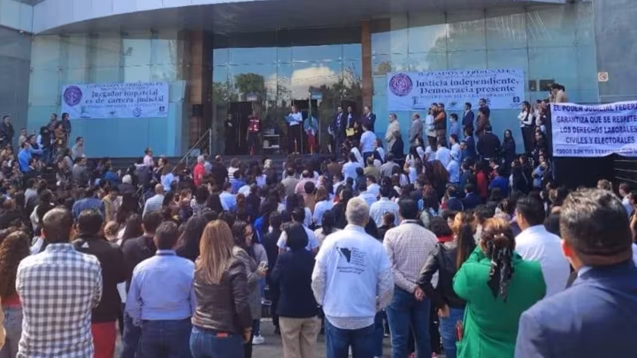“Están en su derecho de manifestarse”, dice AMLO a trabajadores del Poder Judicial por reforma