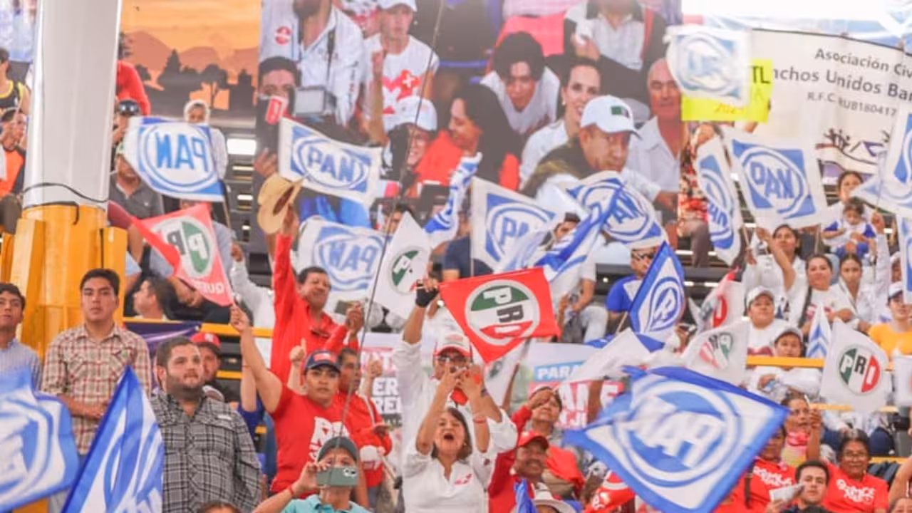 “Revisen de dónde vienen”, pide AMLO a PRI y PAN ante posible ruptura