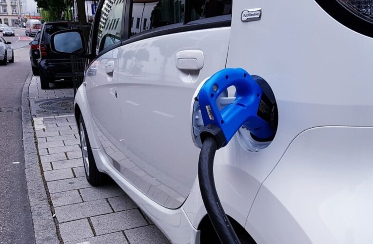 Unión Europea impone aranceles de hasta 38% a coches eléctricos de China