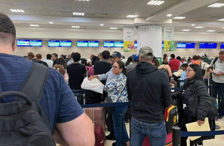 Caos en aeropuertos de México por fallo en sistemas de Microsoft