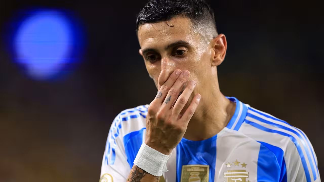 Detienen a dos barrabravas por las amenazas al futbolista Di María en Argentina