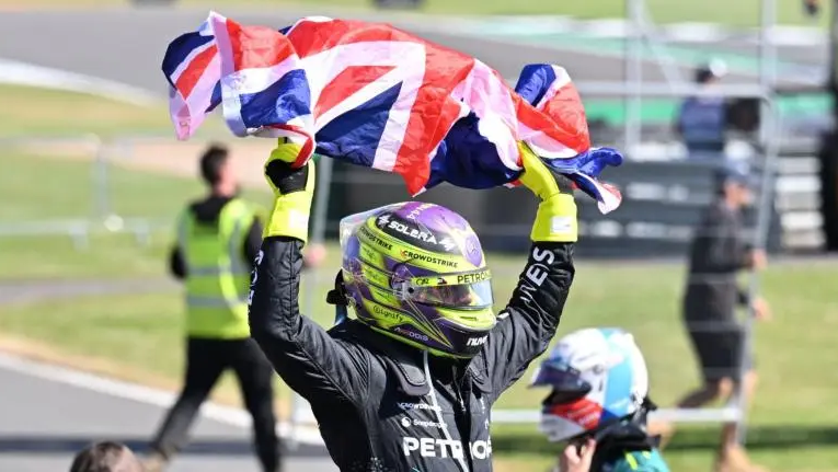 Hamilton brilla en Silverstone y eleva a 104 su récord histórico