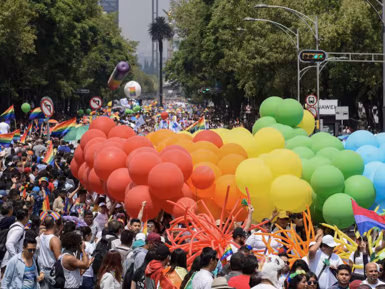 Celebración Multicolor en La Marcha Del Orgullo LGTB+ en CDMX