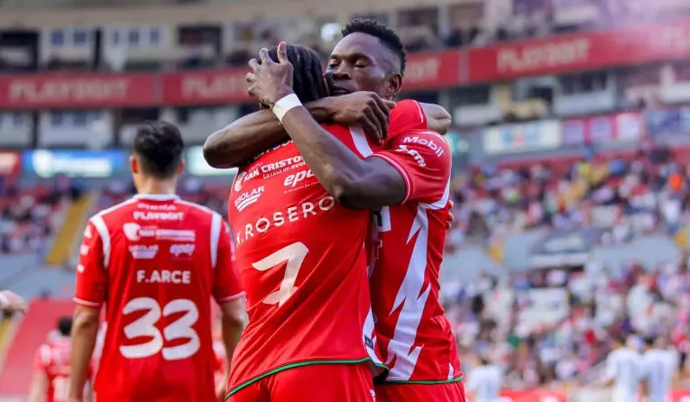 Con doblete de Cambindo, Necaxa arrolla al Puebla