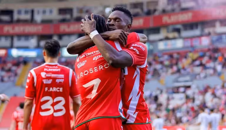 Con doblete de Cambindo, Necaxa arrolla al Puebla