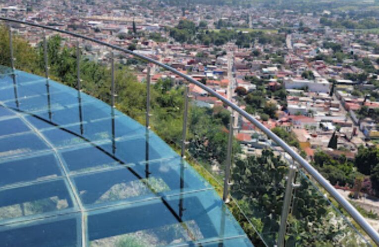 Niño de 2 años cae de mirador de cristal en Atlixco, Puebla