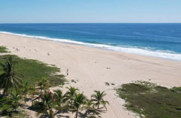 Mueren ahogados rescatista y viejito en playa Agua Dulce de Oaxaca